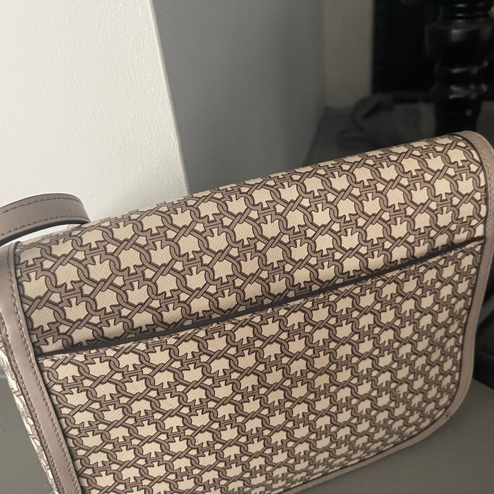 Kate Spade purse - Picture 2 of 3
